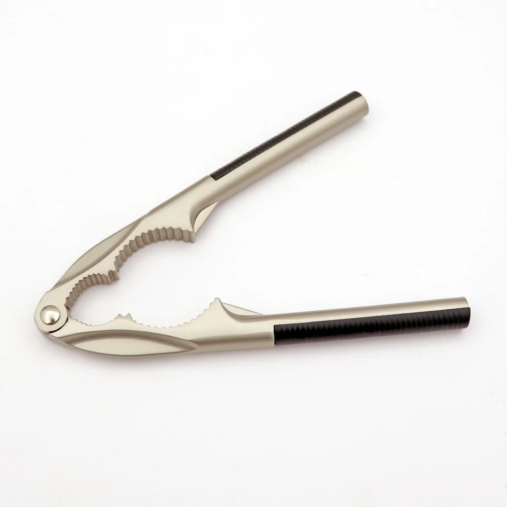 

2 Piece Zinc Alloy Nut Cracker Walnut Pliers Metal NutCracker Sheller Nut Opener Kitchen Tools Cutter Gadgets