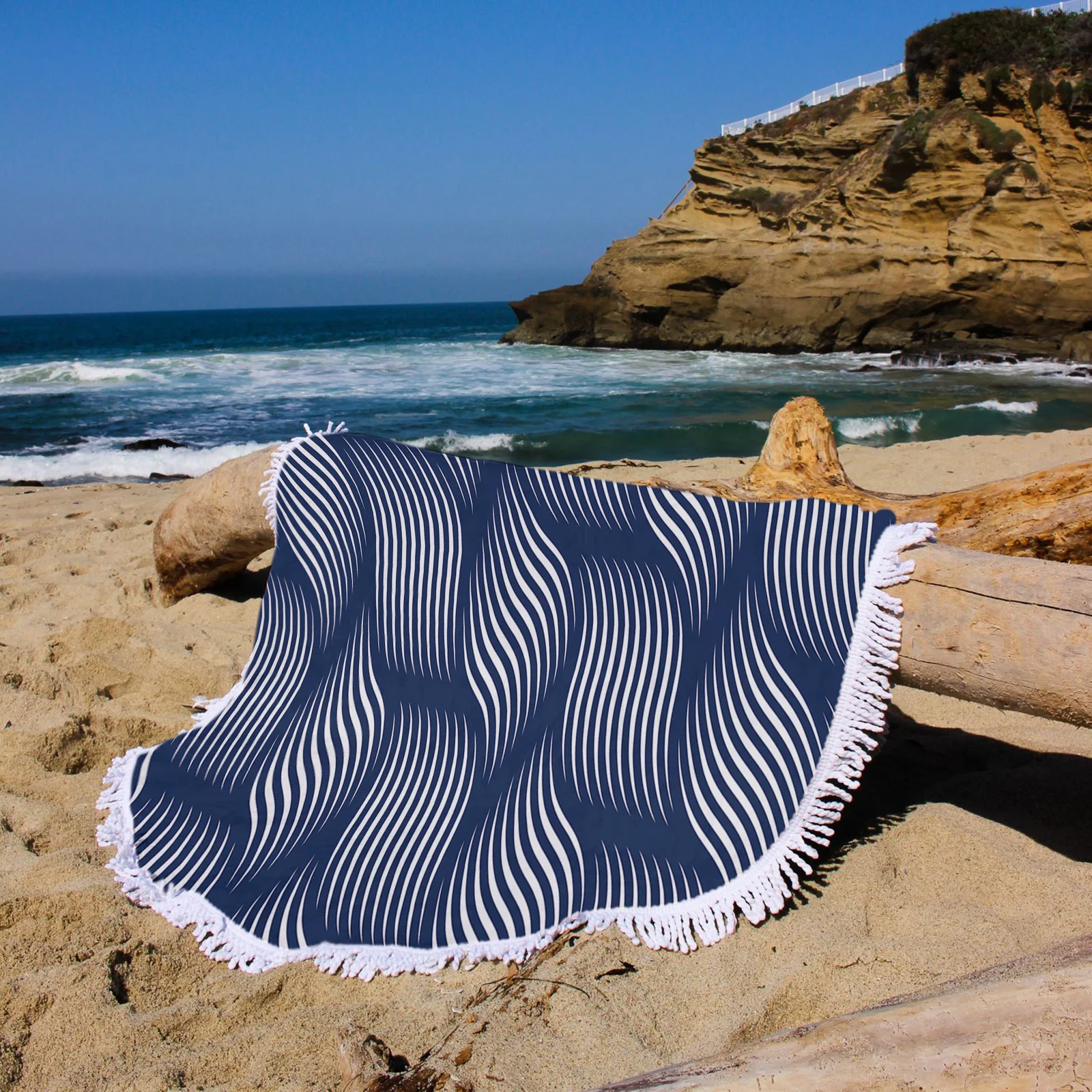 Пляжное полотенце из микрофибры с геометрическим рисунком волн быстросохнущее