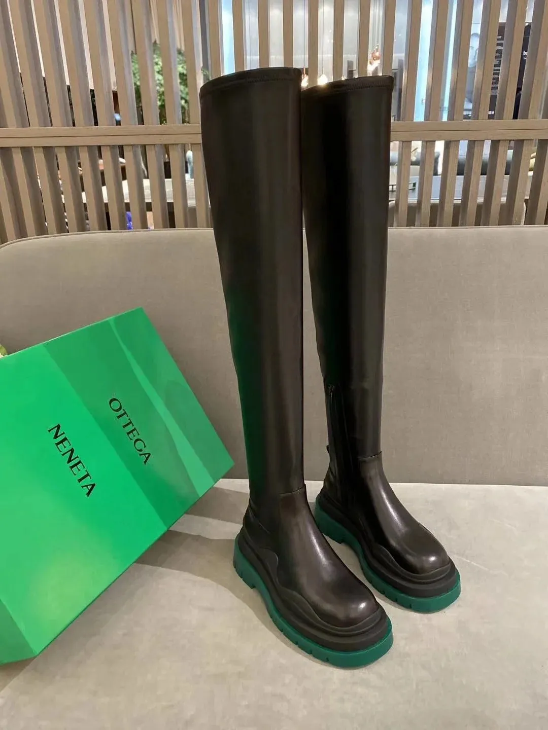 

New knee length boots in autumn and winter of 2021