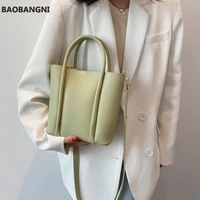 design large capacity bag with short handles summer bag new fashion shoulder bag texture bag