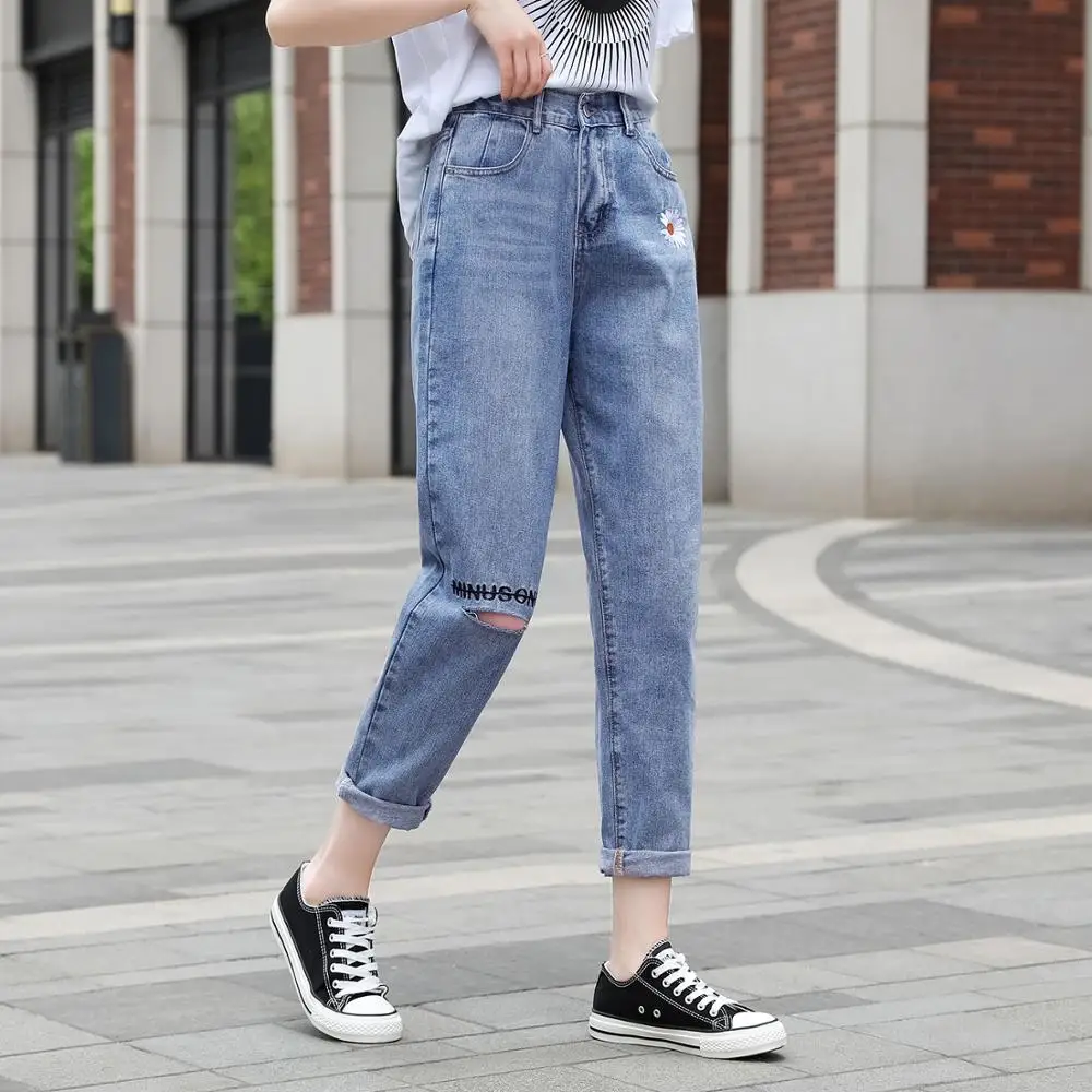 Осень зима 2020 новые джинсы с вышитой маргариткой для папы женские повседневные