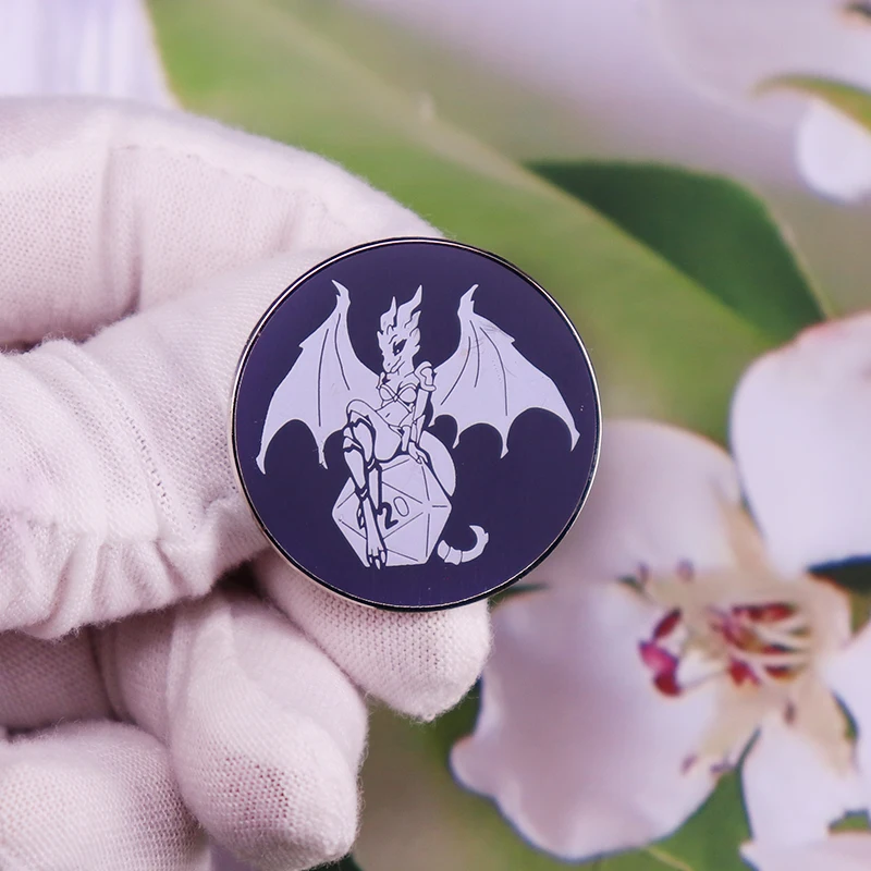 Драконы тематические D20 искусственная игра Эмаль Булавка лацкан Одежда сумка