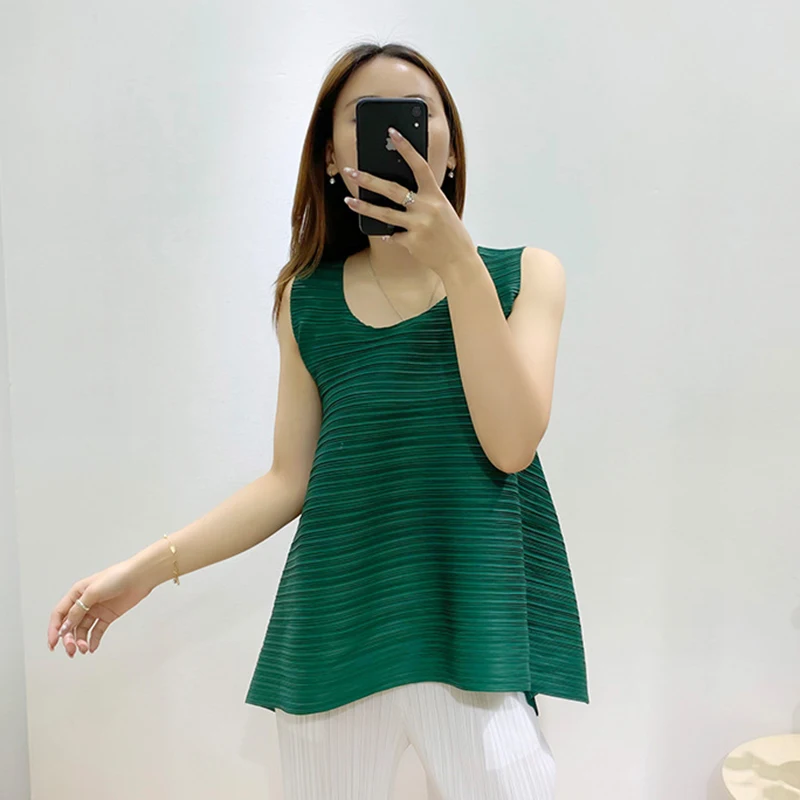 

CHICEVER Solid Ruched T Shirt For Women V Neck Sleeveless Loose Casual Oversize T Shirts Female Fashion Clothing 2021 Summer New