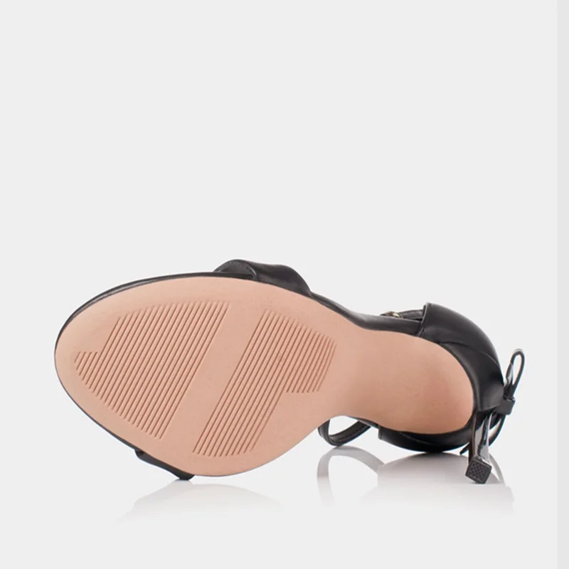 Модельные туфли из лакированной кожи серебристые туфли-лодочки на высоком