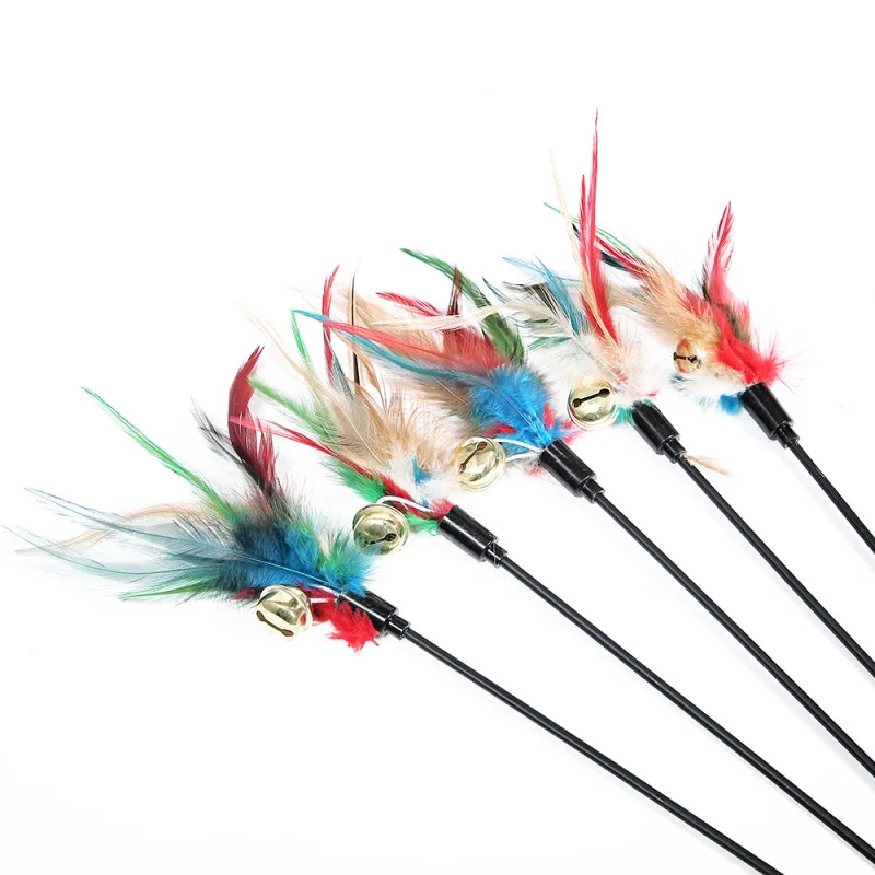 

1PCS New Feather Hot Sale Cat Toys Random Color Make A Cat Stick Feather Black Coloured Pole Like Birds With Small Bell Natural