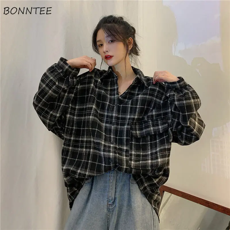 Куртка женская оверсайз в стиле ретро утепленная клетчатая верхняя одежда с