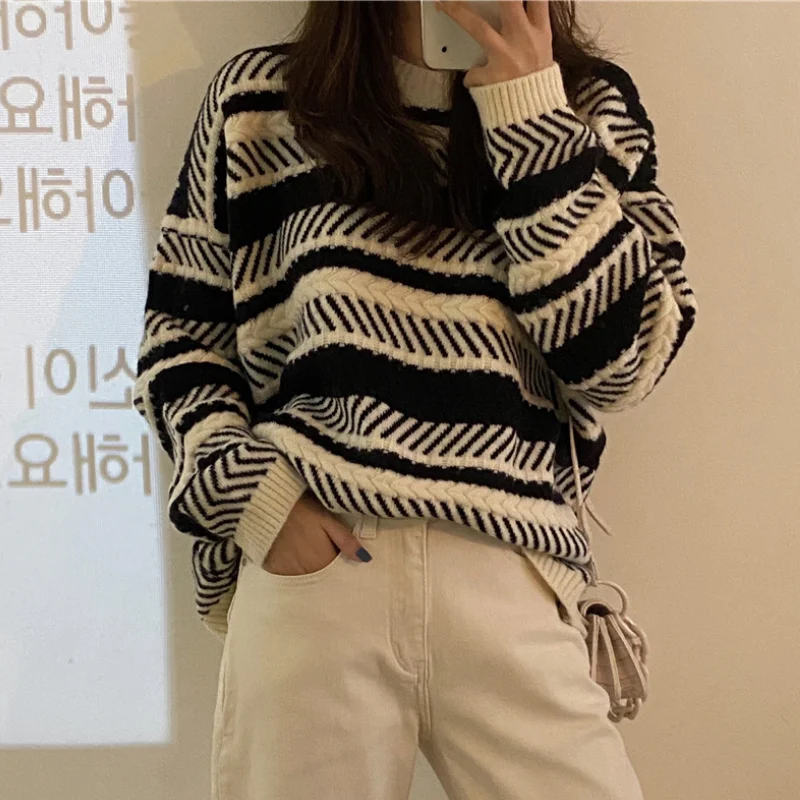 

2021 winter warm and casual temperament new retro loose hedging striped round neck all-match knitted sweater women