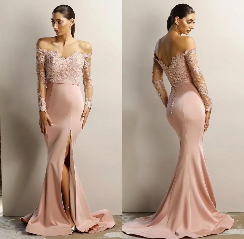 Женское атласное вечернее платье с юбкой годе розовое длинным рукавом открытой