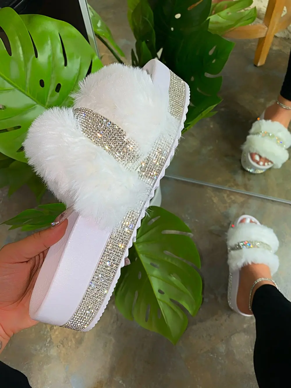 Женские шлепанцы на платформе розовые с искусственным мехом разные цвета для