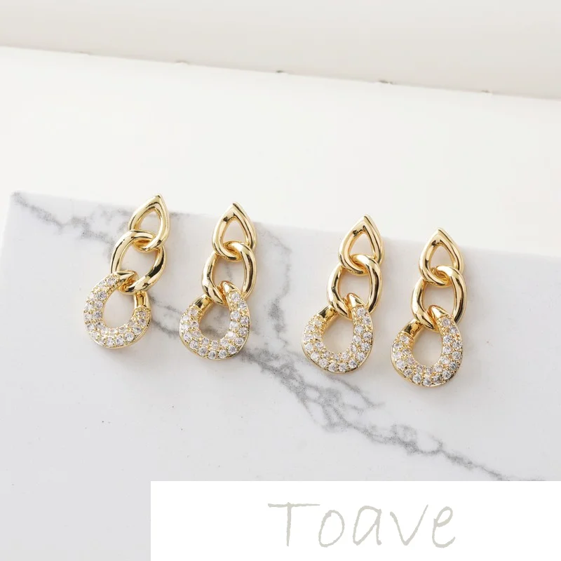 Позолоченная цепочка с микроинкрустированным цирконием и серебряной иглой