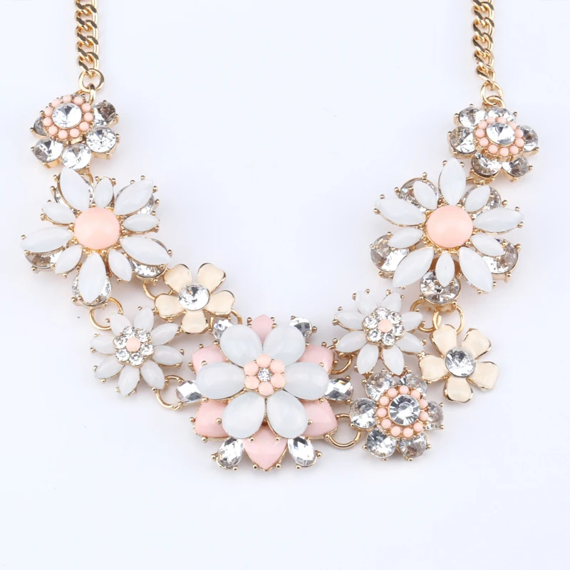 

2020 Hot-Selling European And American Exaggerated Big Brand Alloy Flower Necklace Can Be A Holiday Gift