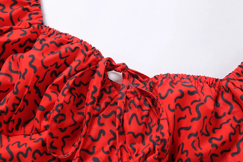 Повседневное летнее мини-платье с бантом и шнуровкой низким вырезом открытой