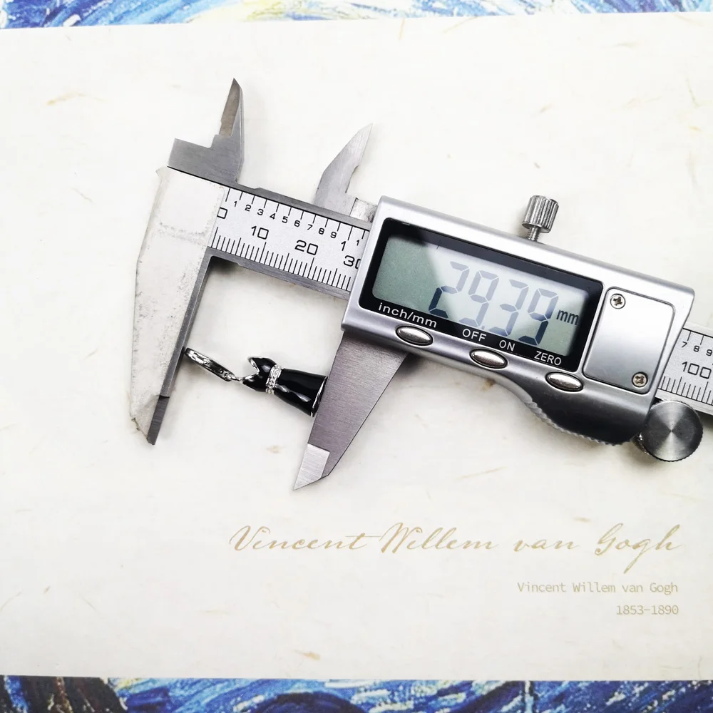 Подвеска в виде черного вечернего платья стильная модная брендовая бижутерия