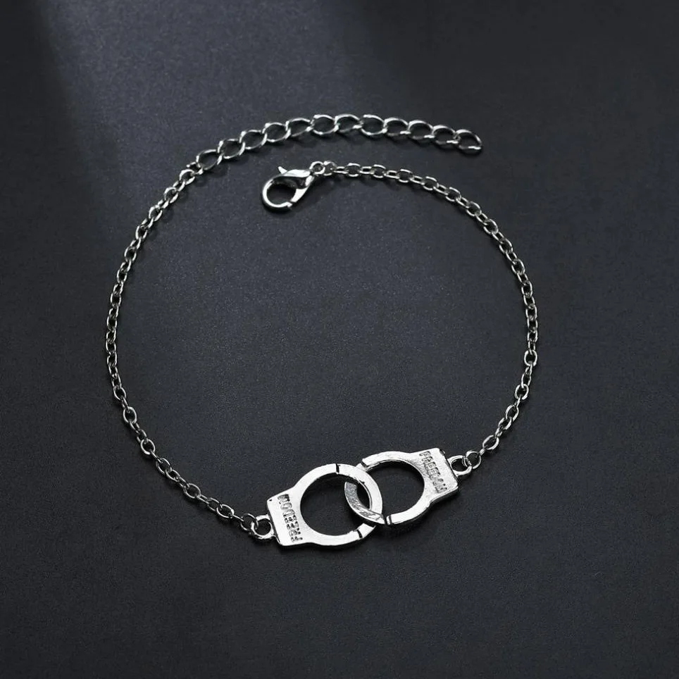 Подвеска наручники в простом стиле с сердечком серебристая позолоченная