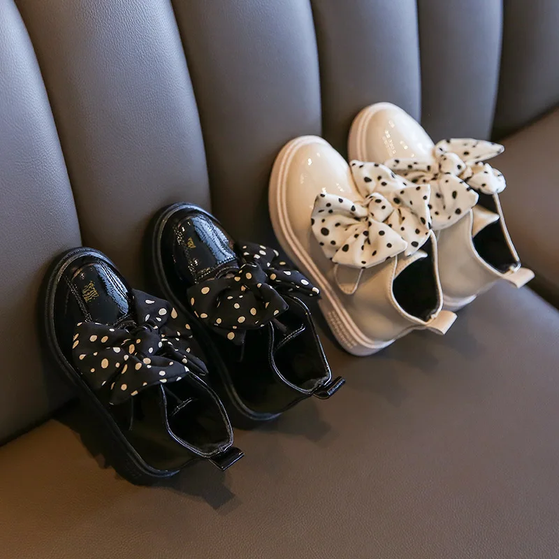 Новинка 2020 Детские ботильоны из лакированной кожи обувь для девочек ботинки в