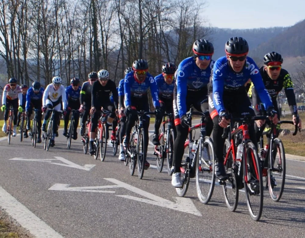 Команда Costelo BNP Swiss UCI одобренный велосипедист