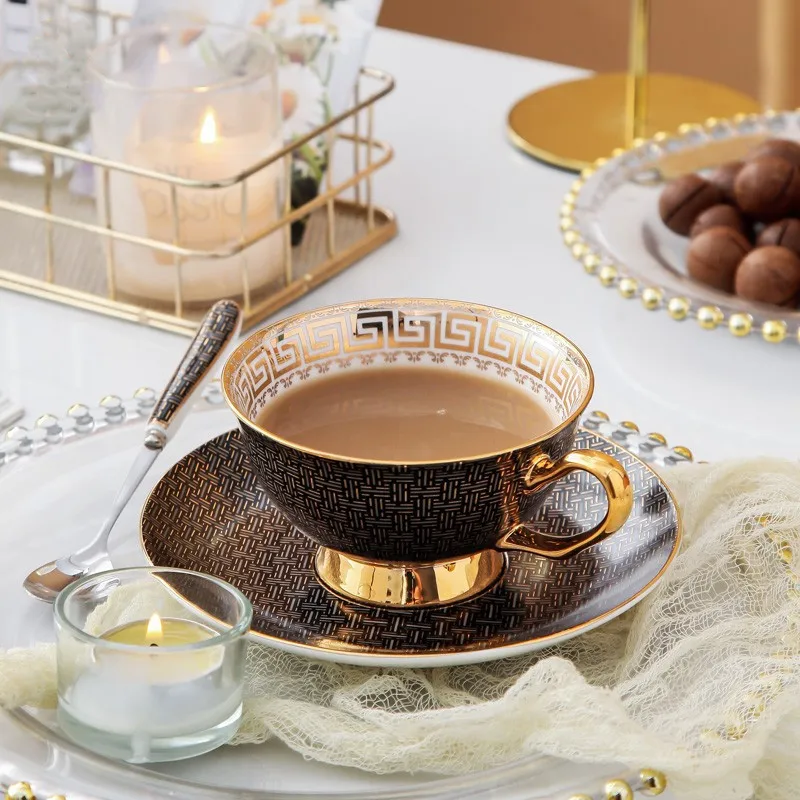 

Керамические чашки, кофейная кружка, кружка из костяного фарфора, чашка для эспрессо, чая, блюдца, золотой ручной захват, роскошная благород...