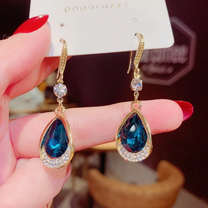 

New Micro-inlaid Zircon Earrings Female Trend Korean Temperament Geometric Pendant earrings Retro Net Red Earrings Wholesale