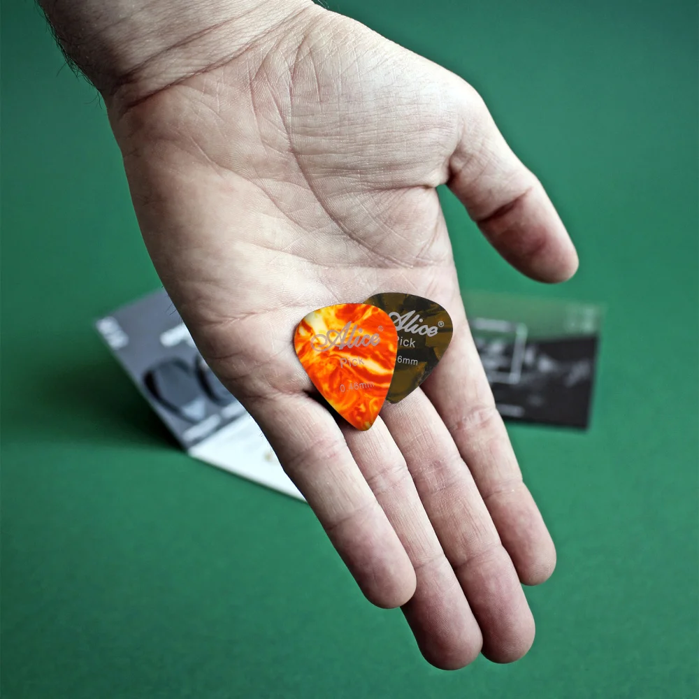 

24pcs Guitar Pick Portable Guitar Pick Bag with Strap Guitar Accessory Organizer