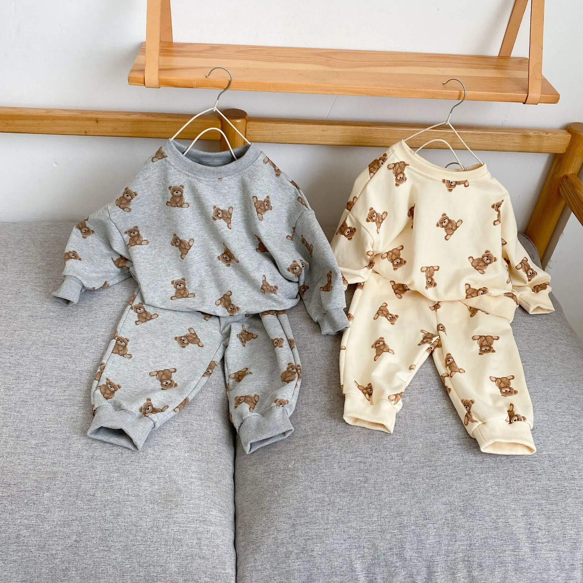 

2021 New Children Long Sleeve Sweatshirt Bear Print Baby Clothes Set 2pcs Boys Sport Pants Set Cotton Kids Girls Sweatshirt Set