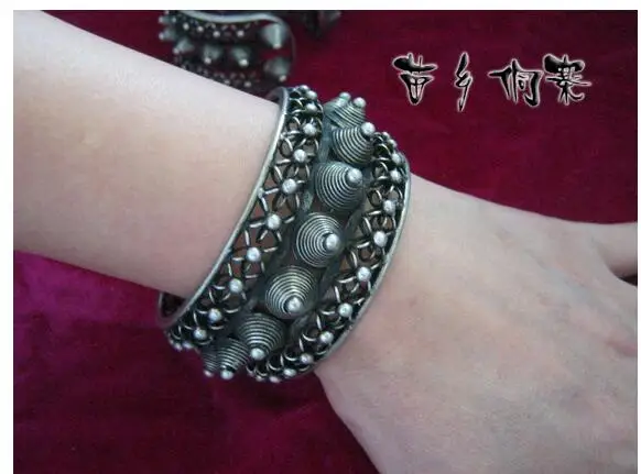 Мужской подарок Слово Любовь этнический стиль ретро ручной работы Miao серебряные браслеты преувеличенный полый браслет с заклепками