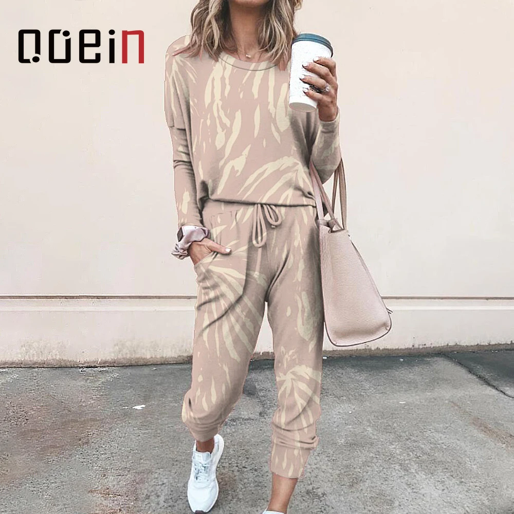 Рисунок 3 - Женский спортивный костюм