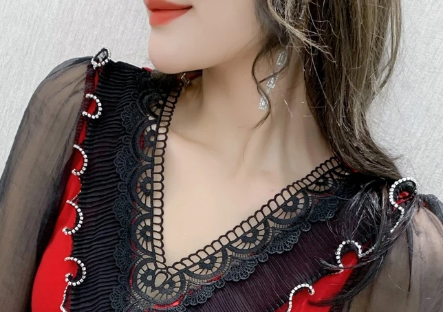 

Autumn Winter Korean Style T-shirt Fashion Sexy V-Neck Patchwork Lace Transparent Women Tops Ropa Mujer Cotton Tees 2020 T08511L