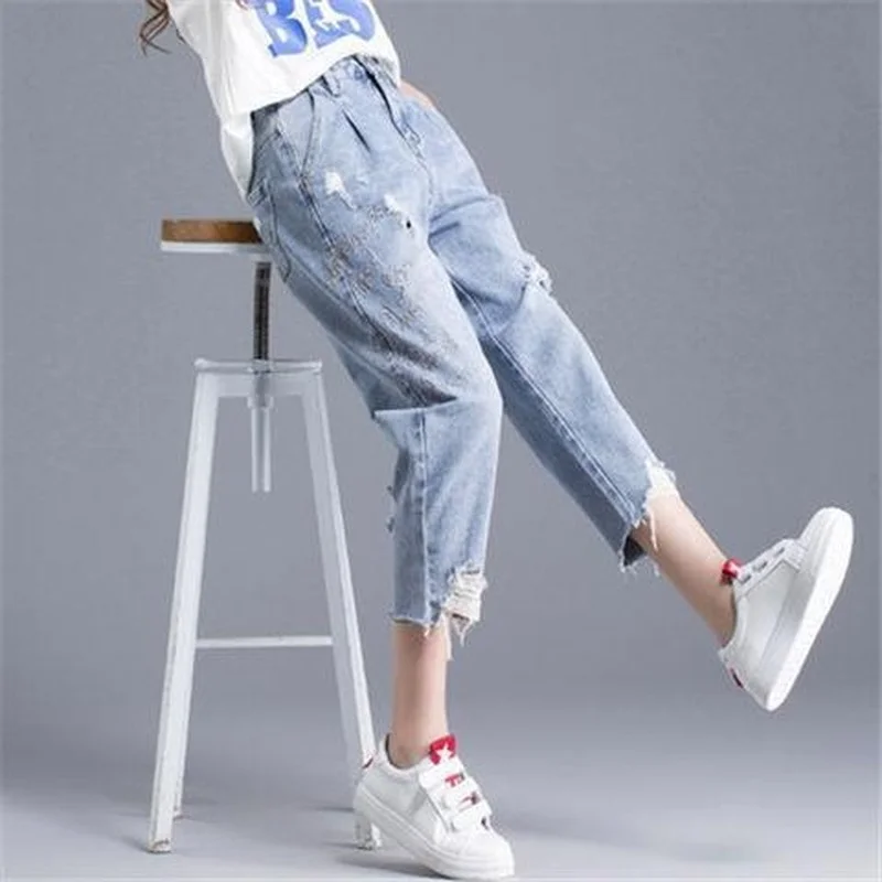 Рисунок 3 - Рваные джинсы для женщин