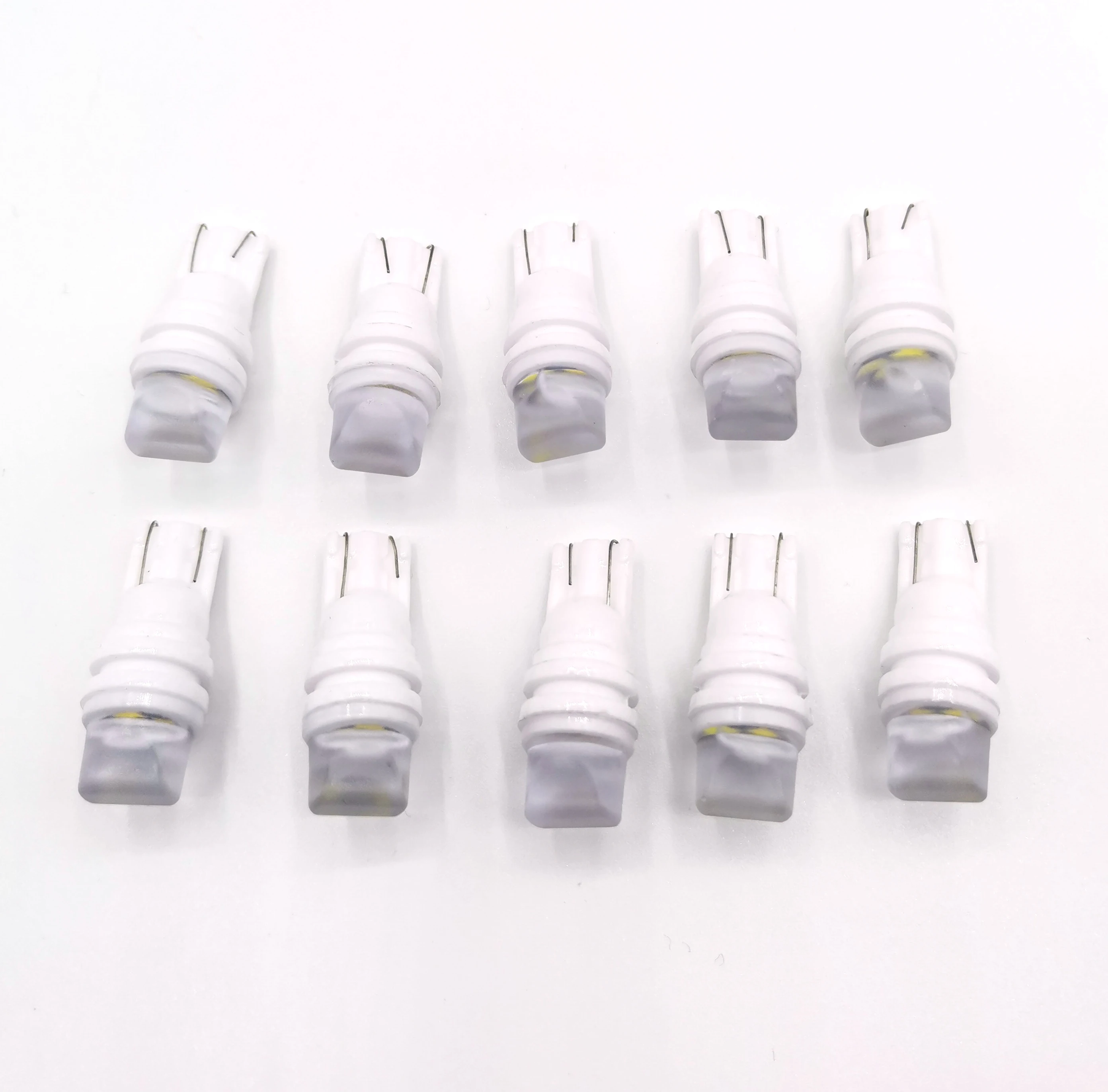 Новые высококачественные светодиодные огни для номерного знака T10 W5W поворотные
