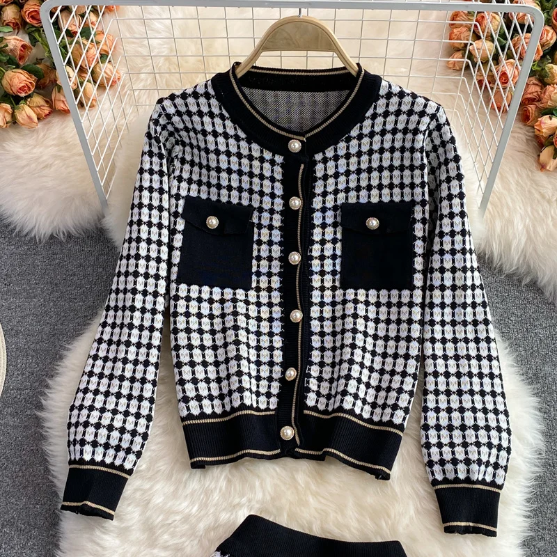 Женский клетчатый вязаный комплект из 2 предметов однобортный свитер и мини-юбка