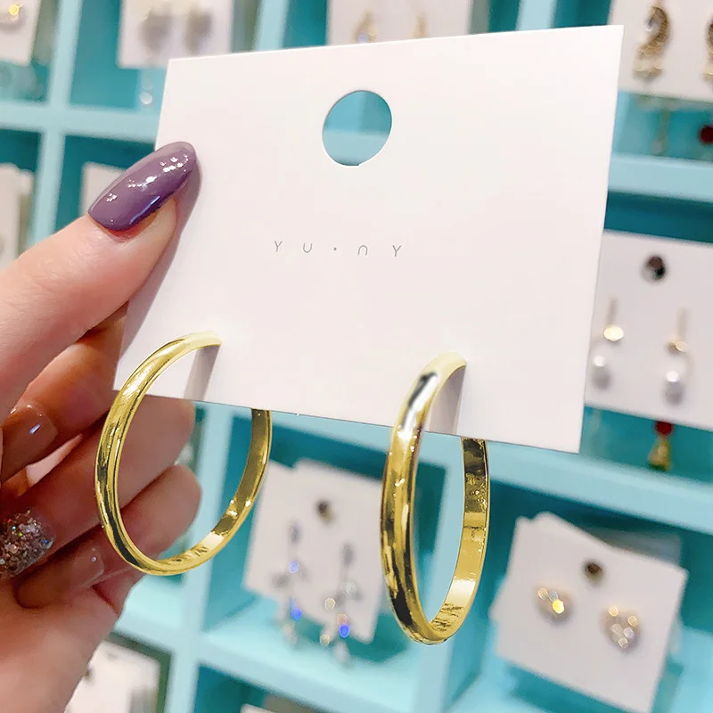 

S925 silver needle Korean temperament cool wind geometric round super flash texture earrings for girls