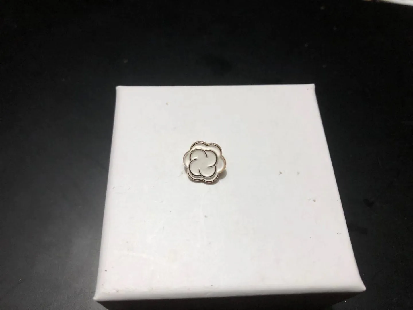 Новый металлический трафарет в форме цветов Кнопка Золотой красного и белого