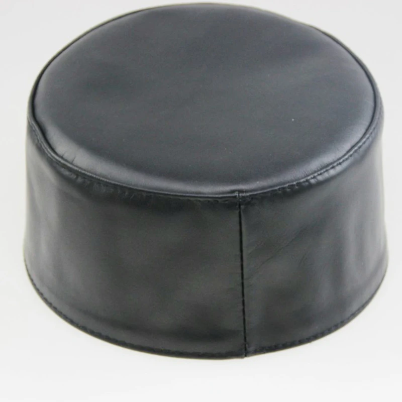 Мусульманская шапочка для молитвы однотонная из натуральной кожи с черепом