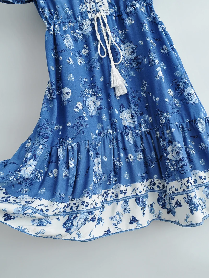 Женское богемное мини-платье с цветочным принтом V-образным вырезом и поясом