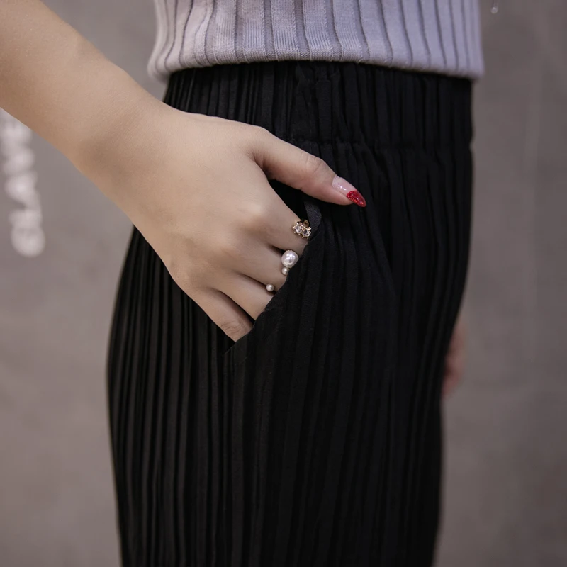 

2020 New Summer Pants Women Vintage Elastic Waist Solid color Elegant Trousers Female Casual Bloomers Chiffon Pants Plus Size