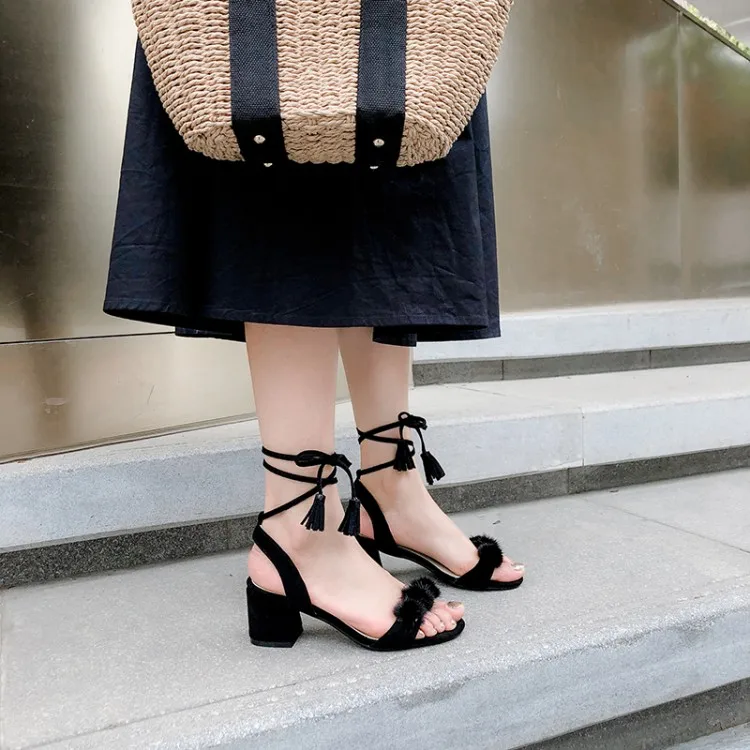 Сандалии женские на высоком каблуке босоножки оверсайз с меховым помпоном