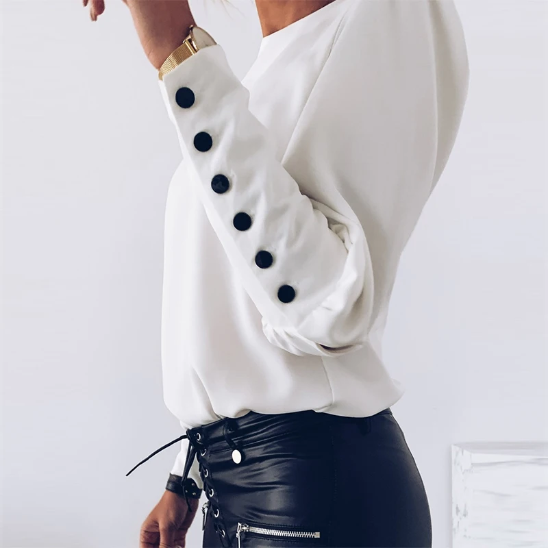 Женская блузка на пуговицах элегантная офисная с круглым вырезом и принтом