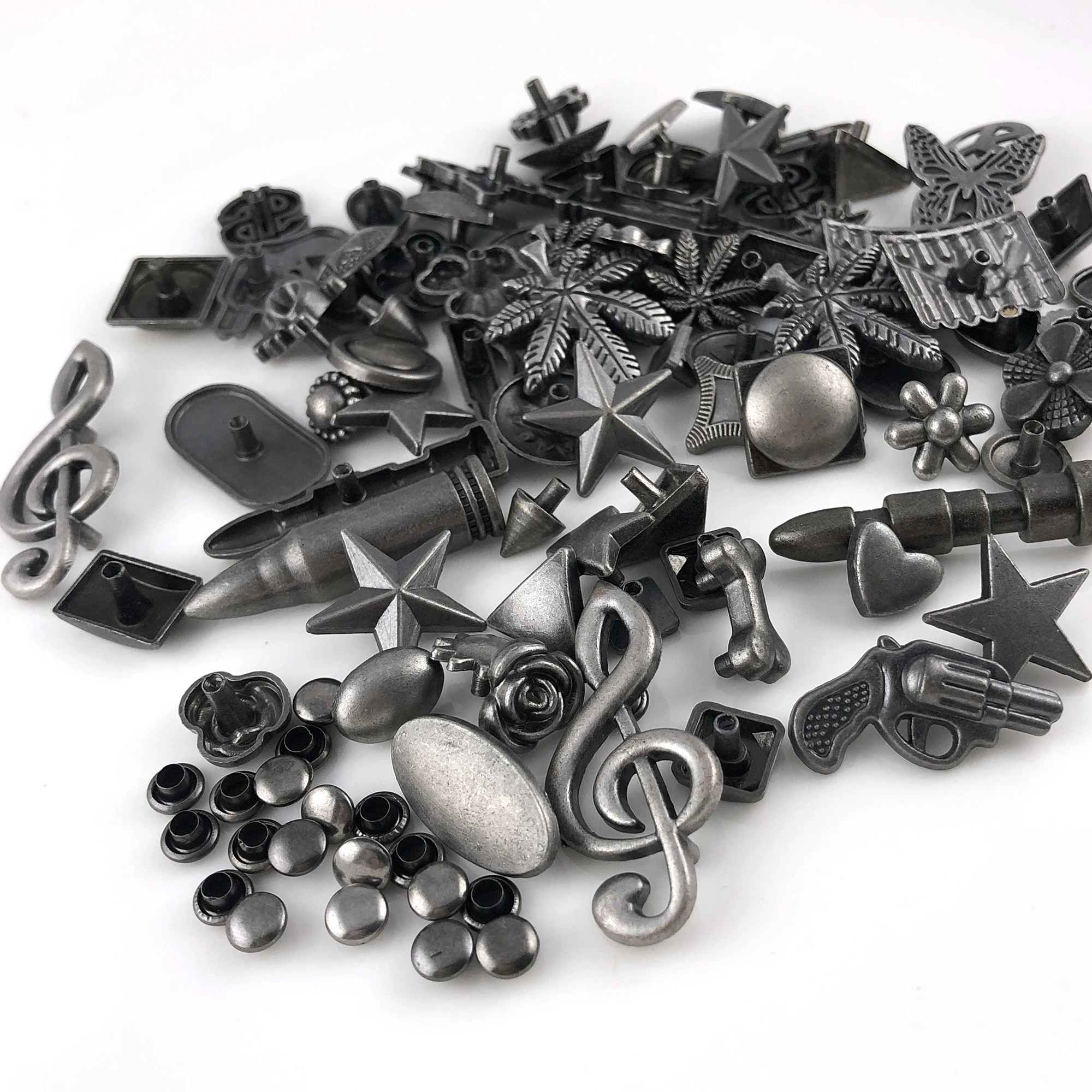 Серьги гвоздики с покрытием из античного серебра в стиле панк заклепки для кожи