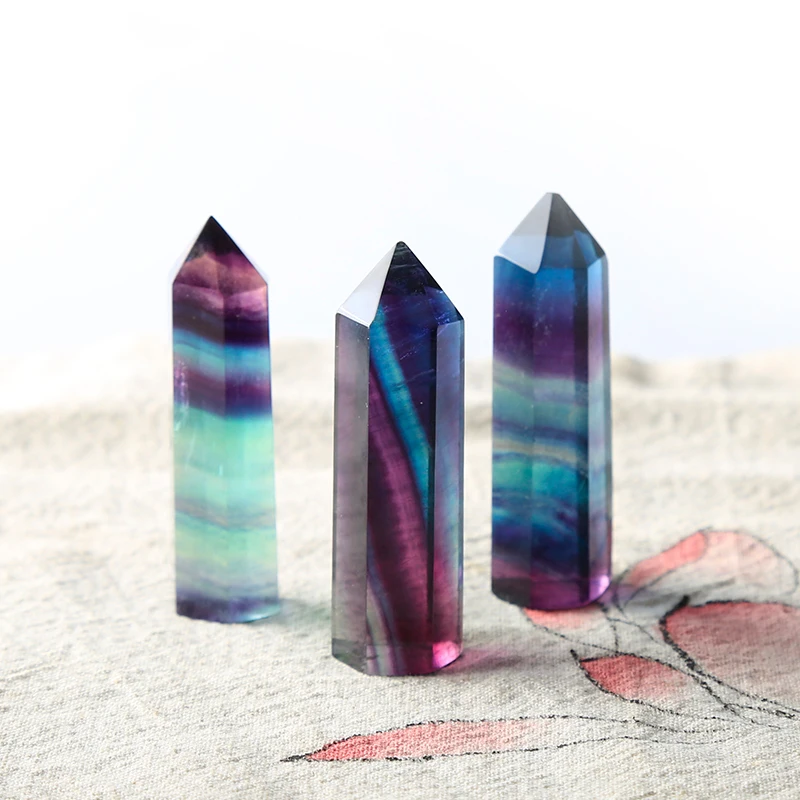 1 шт. натуральный цветной кристалл флюорит шестигранная колонна ручной работы