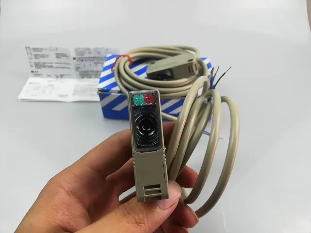 

New genuine original NX5-M30A photoelectric switch NX5-M30P M30AD photoelectric sensor