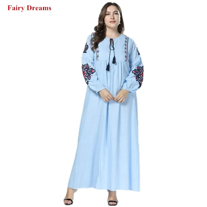 Женское длинное платье кафтан светло голубое с вышивкой мусульманское большого