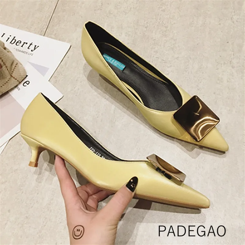 

Женская обувь 2020, низкий каблук, желтая Пряжка, металлический декор, каблук, модная официальная женская обувь