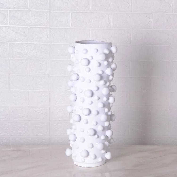 

Modern simple resin vase ornaments Luxury black and white soft decoration crafts flower vase home decor