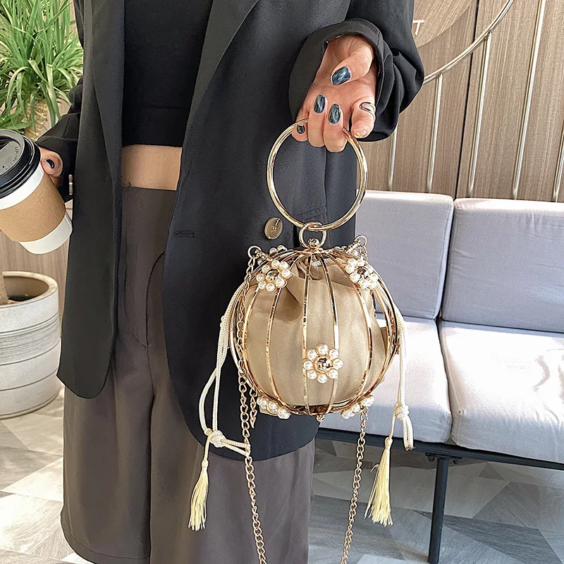 

Женская сумка с вышивкой в стиле ретро, модная, в иностранном стиле, сумка Стразы с цветочным мячом и птичьей клеткой, сумка на одно плечо с д...