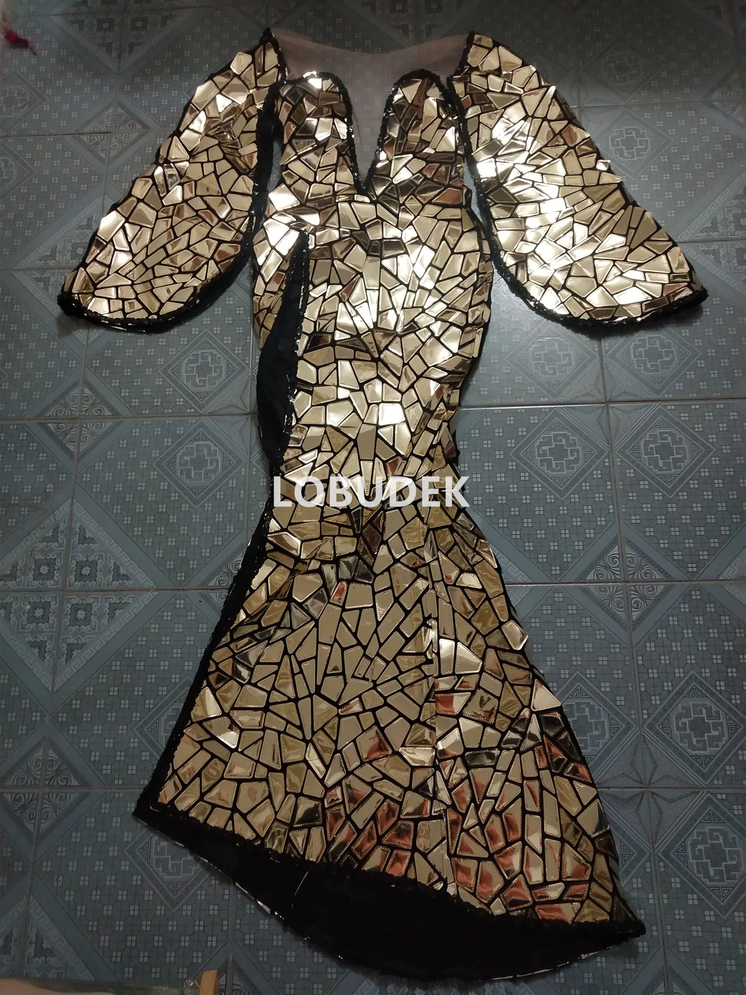 Сценическое платье для певицы с зеркальной золотой отделкой, сексуальным разрезом, глубоким вырезом на груди, для вечеринок, промоутеров, дня рождения, длинное платье ночного клуба хозяйке костюма.