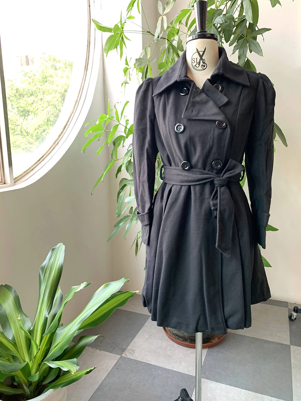 Новинка осенне зимнее женское пальто облегающее ТРАПЕЦИЕВИДНОЕ двубортное