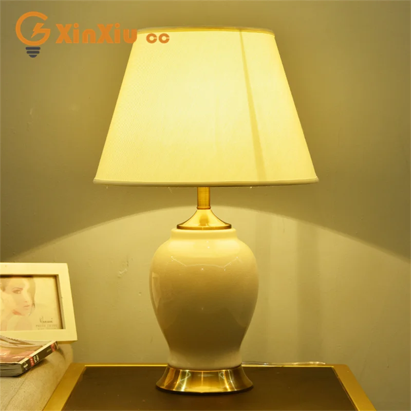 

Высококачественная Белая Керамическая Настольная лампа, прикроватная лампа для спальни, гостиной, домашний декор, лампа для спальни, внутр...