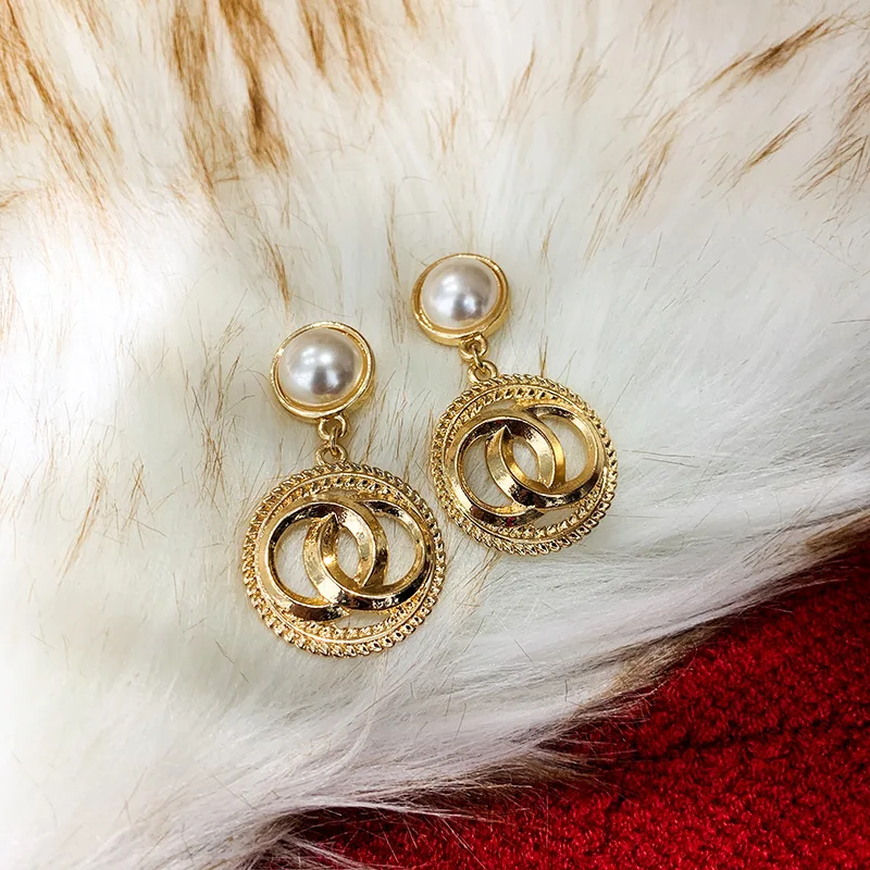 

Metal Round pearl Drop Earrings 2021vintage Luxury Korean Fashion Jewelry Earrings Gifts for Women