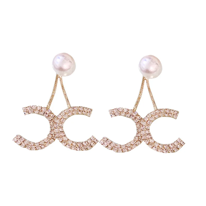 

2021 New Korean Fashion Shiny C Letter Pendant Earrings for Women Luxury Jewelry Wedding Party Temperament Ladies Earrings CC