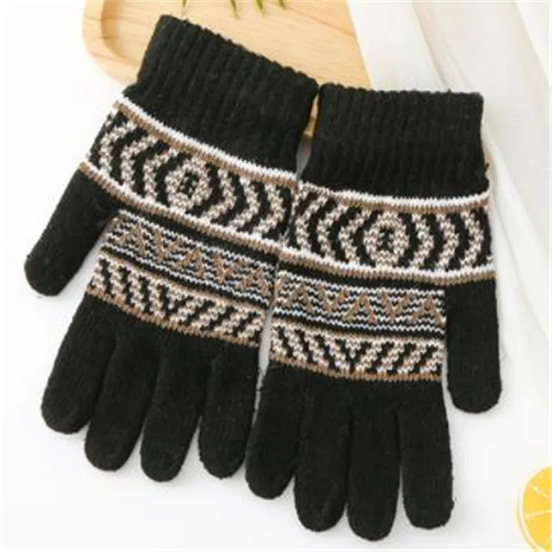 Жаккардовые полностью соответствуют теплым перчаткам бархатные зимние